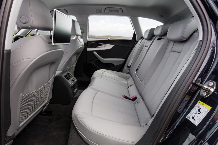 Интерьер Audi A4 Allroad 2.0 TFSI Quattro (B9) 2016 года  (AU) (фото 4 из 22)